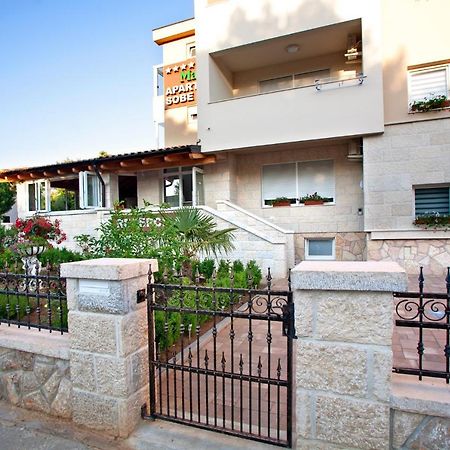 Apartments Maslina II นยีวีเซ ภายนอก รูปภาพ