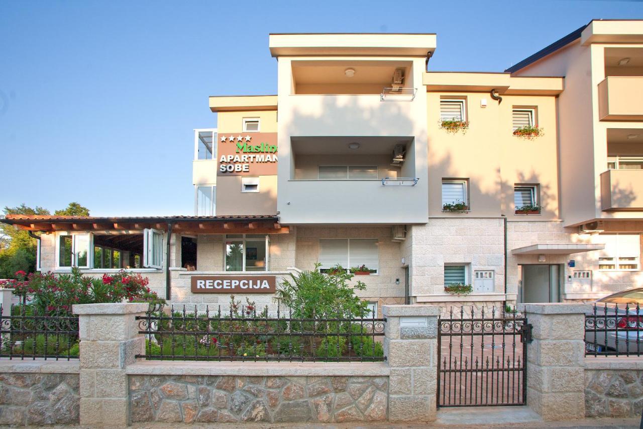 Apartments Maslina II นยีวีเซ ภายนอก รูปภาพ
