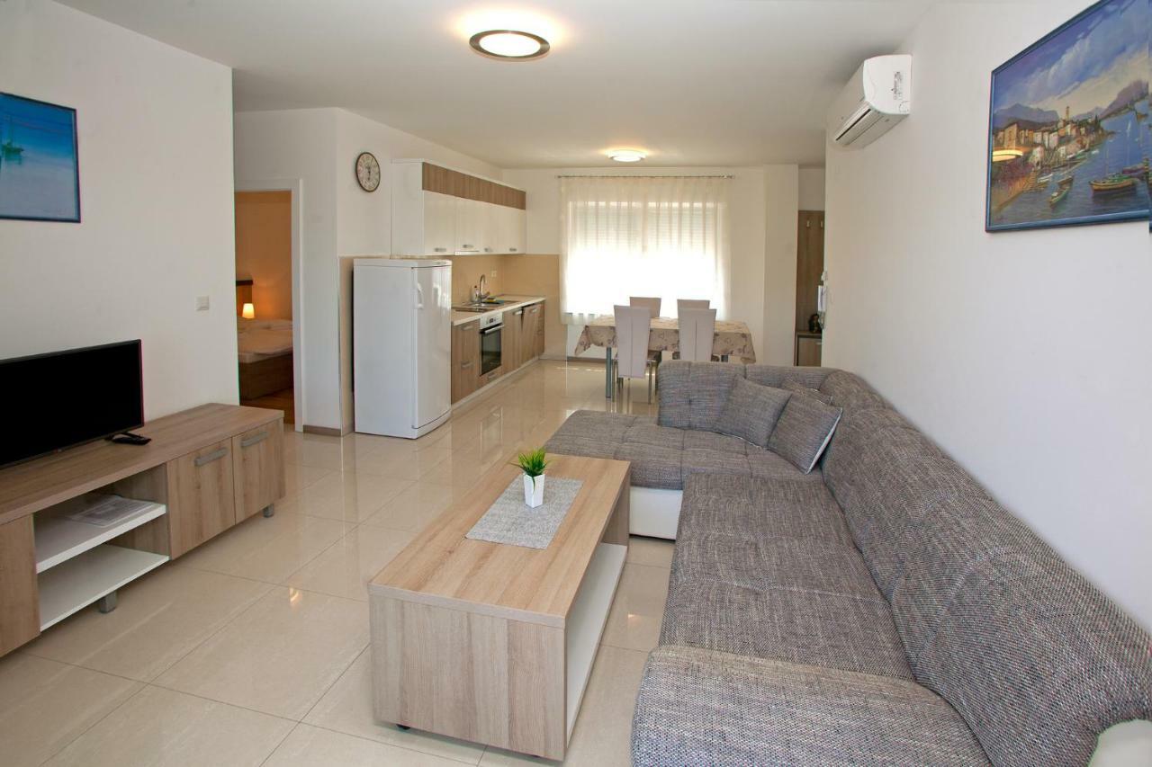 Apartments Maslina II นยีวีเซ ภายนอก รูปภาพ