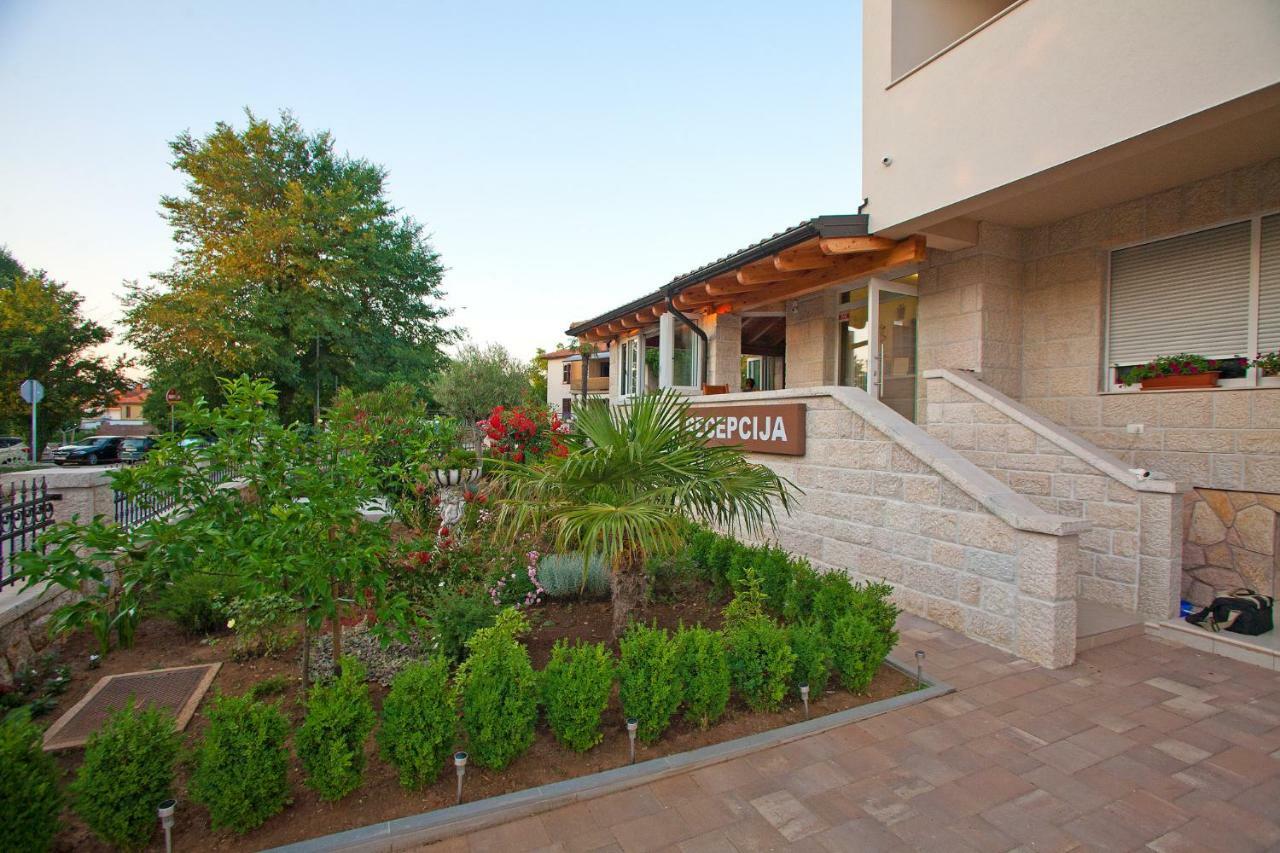 Apartments Maslina II นยีวีเซ ภายนอก รูปภาพ
