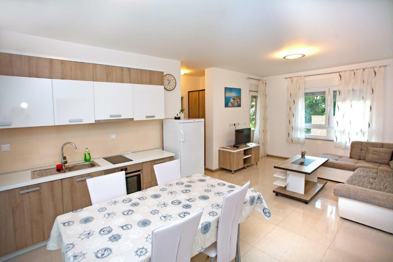 Apartments Maslina II นยีวีเซ ภายนอก รูปภาพ