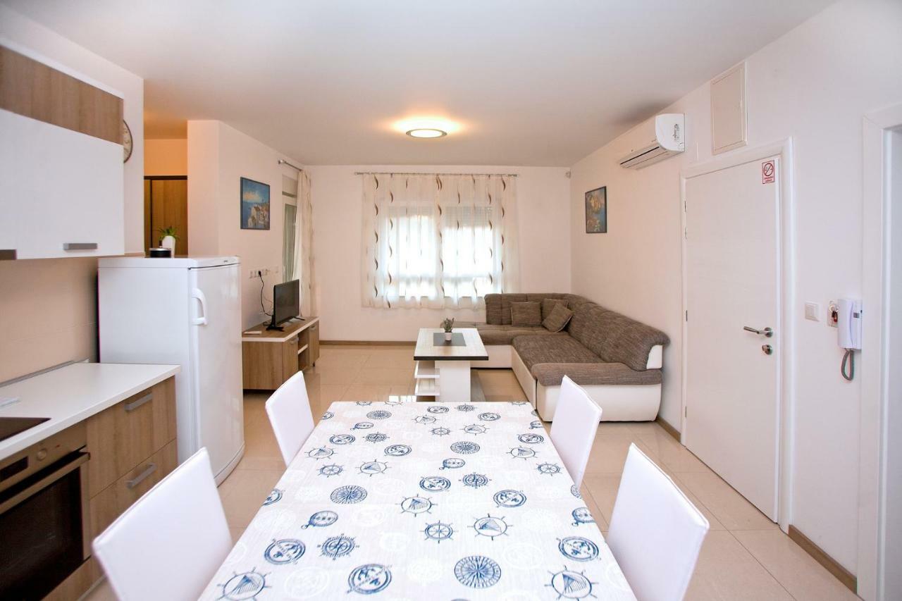 Apartments Maslina II นยีวีเซ ภายนอก รูปภาพ
