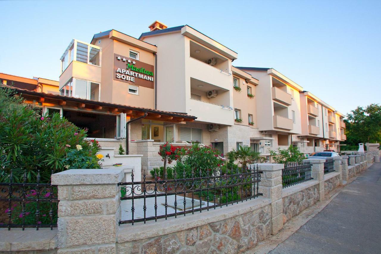 Apartments Maslina II นยีวีเซ ภายนอก รูปภาพ