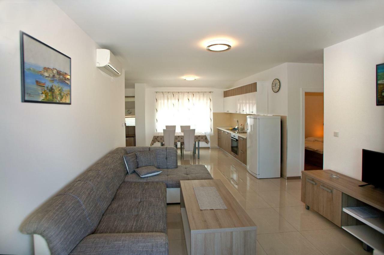 Apartments Maslina II นยีวีเซ ภายนอก รูปภาพ
